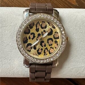 Elegant Leopard Print Women's Watch with Crystal Bezel